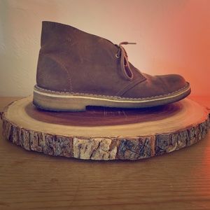 Clark’s Womens chukka desert boot.
